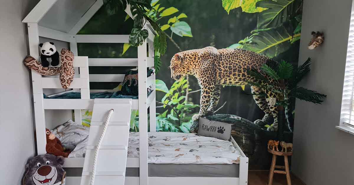 Wallpaper with a leopard