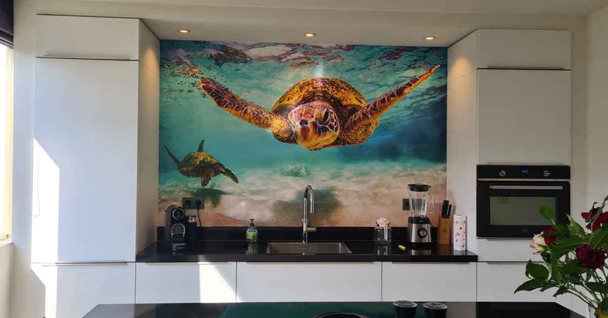 Wallpaper with aquatic animals