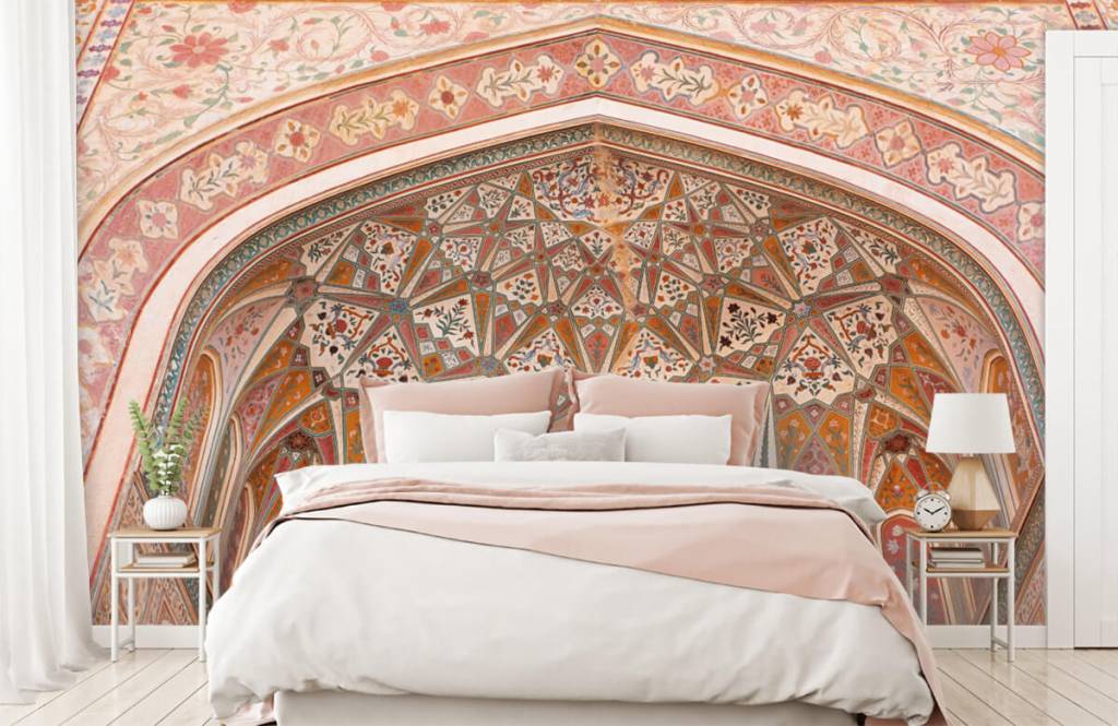 Monuments - Richly painted Indian arch  - Bedroom 1