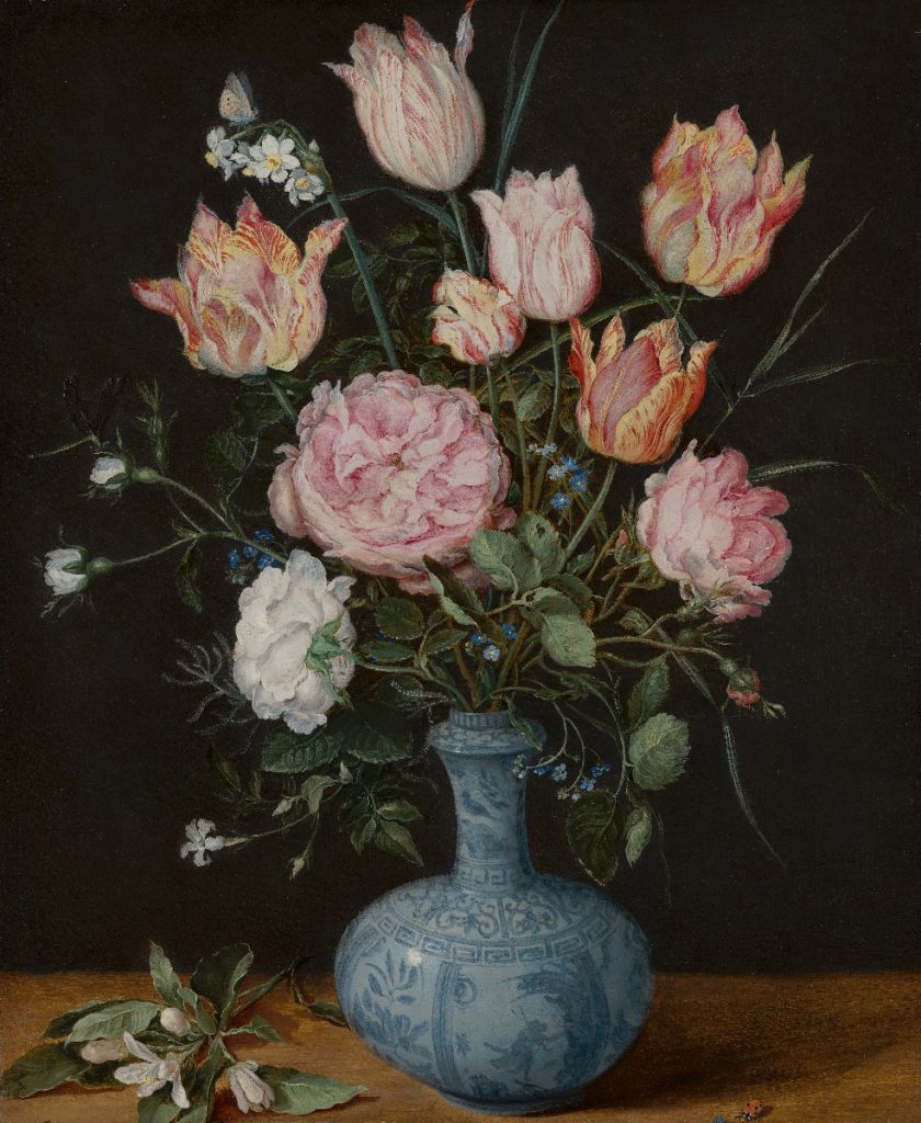 Wan-Li vase with flowers