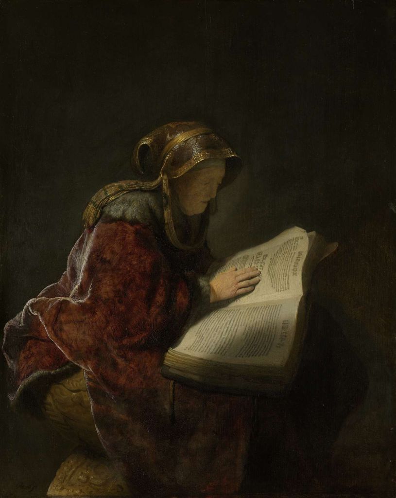 Oude lezende vrouw