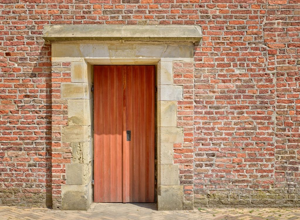 Gate with door 