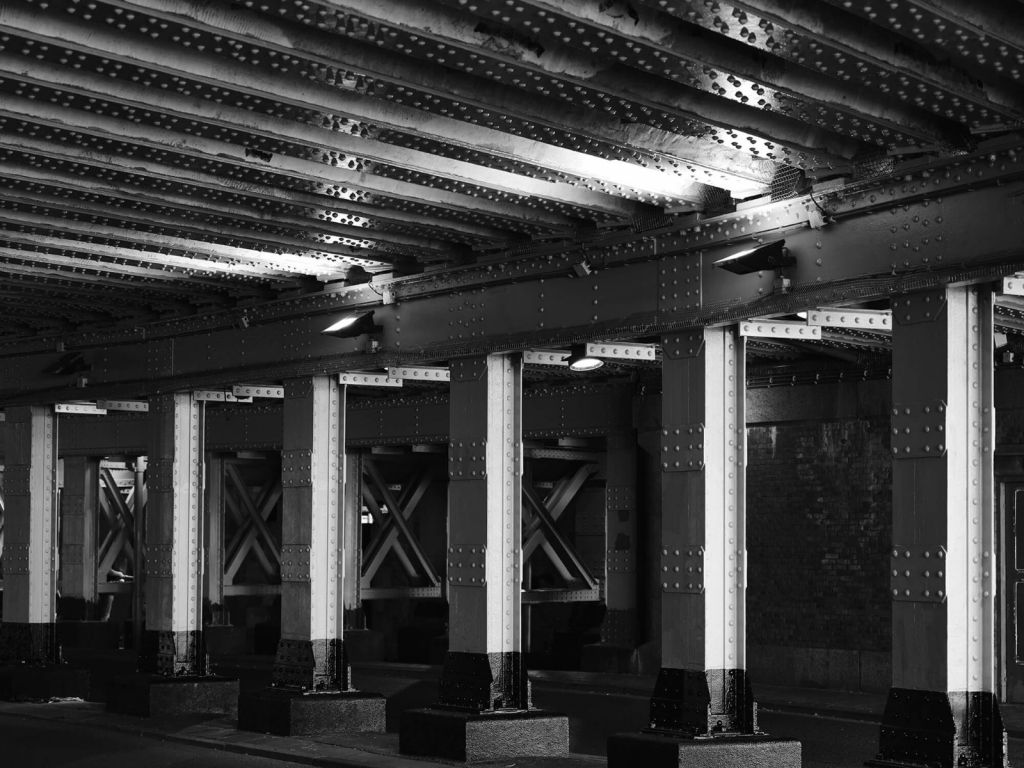 Pillars with rivets