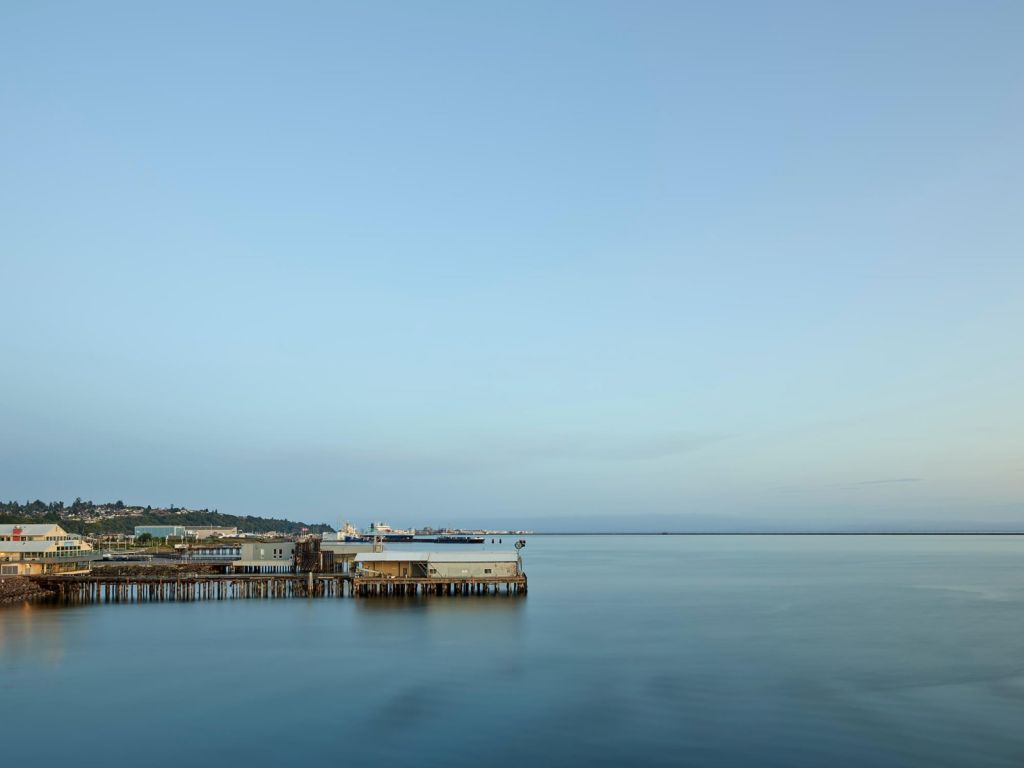 The port wakes up 