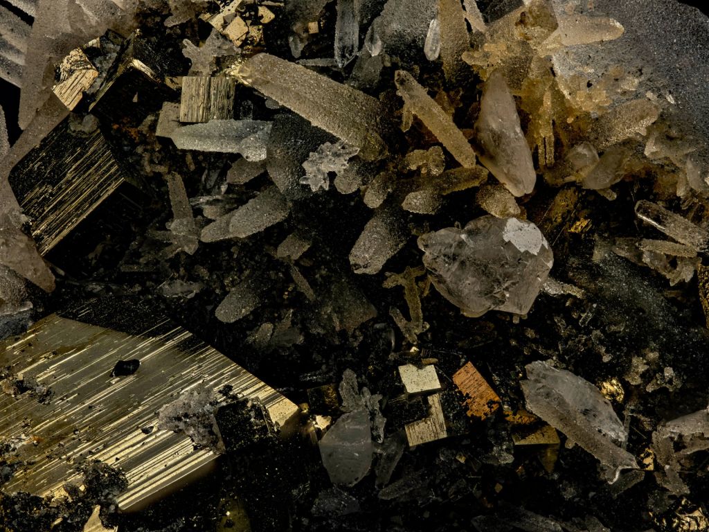 Mineral stone with golden accents