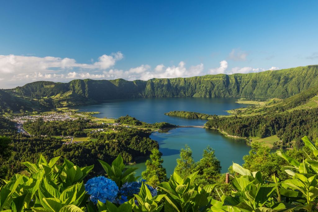 Lakes in green