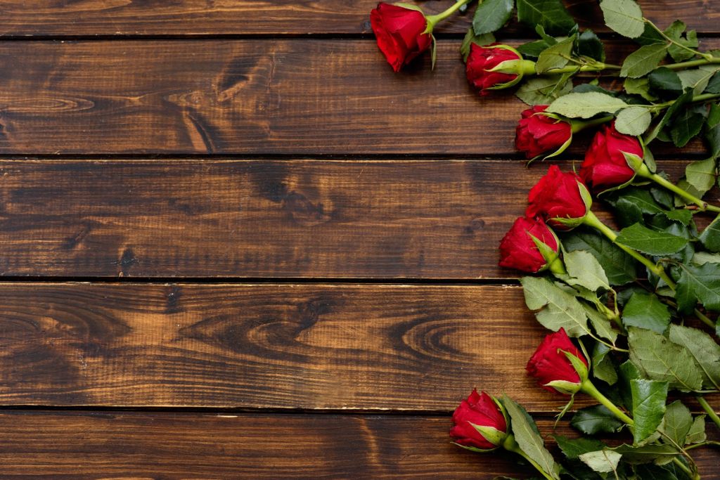 Red roses on wood