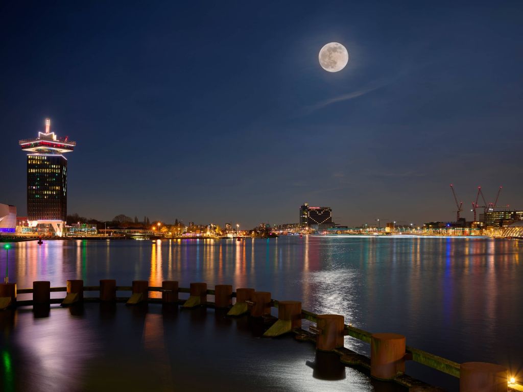 Super-Moon in Amsterdam