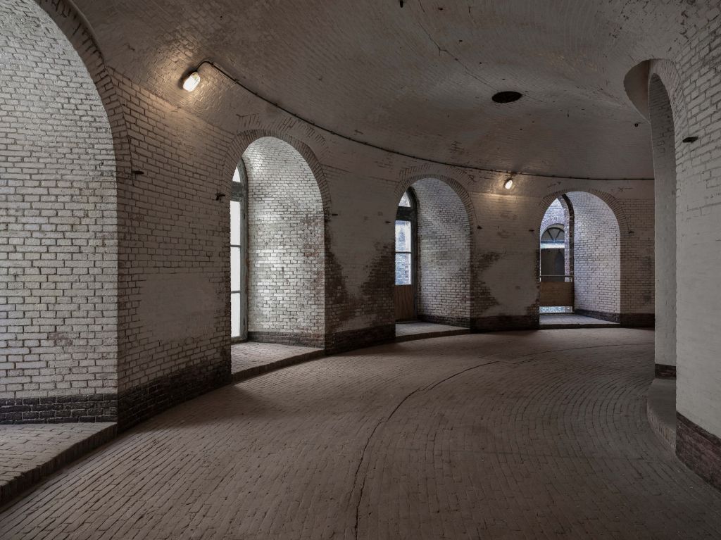 Curved hallway