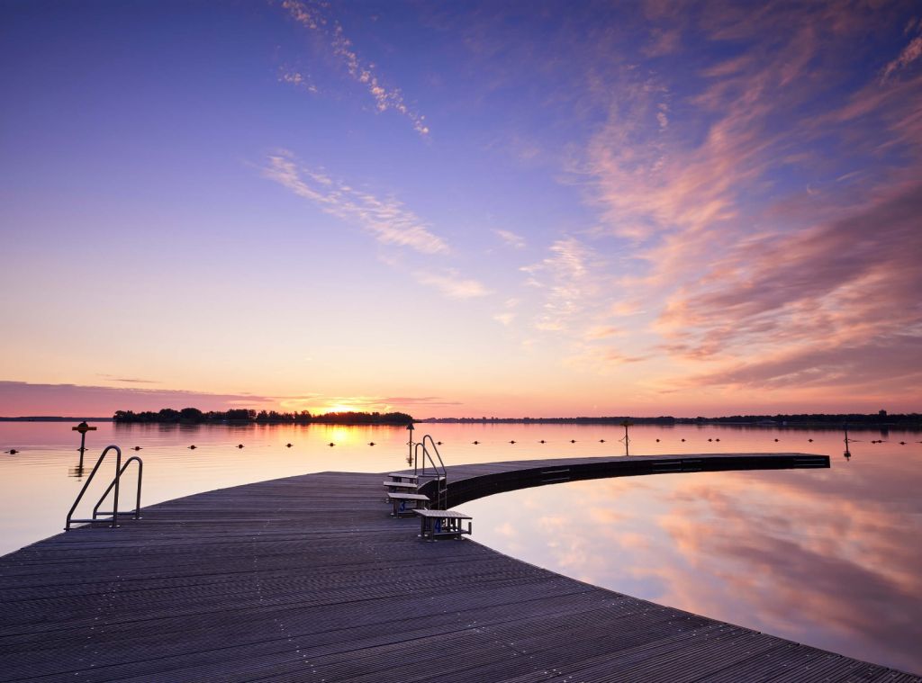 Swimming jetty with starting blocks