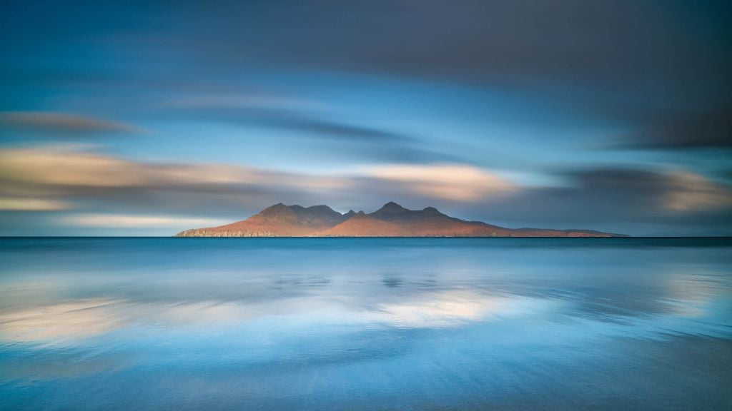 An epic sunrise in Eigg