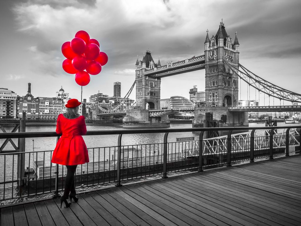 Woman at the tower bridge