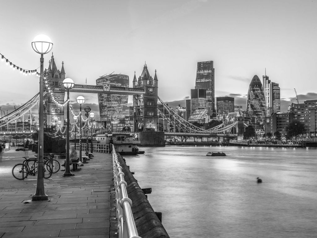 London Riverside Promenade