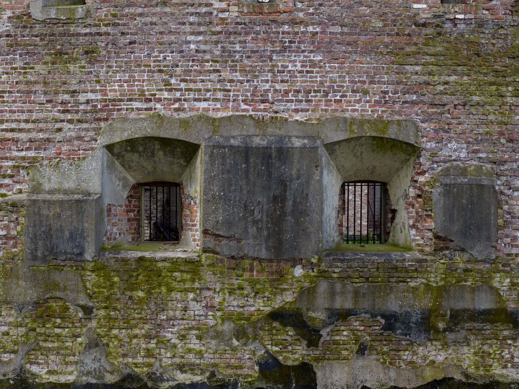 Weathered wall with 2 niches