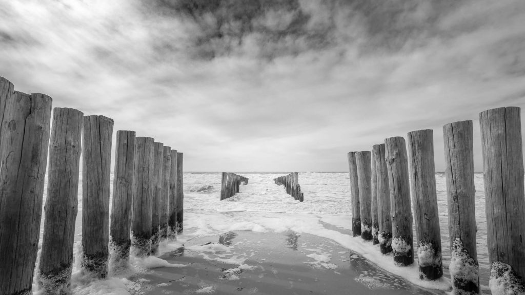 Foaming groynes
