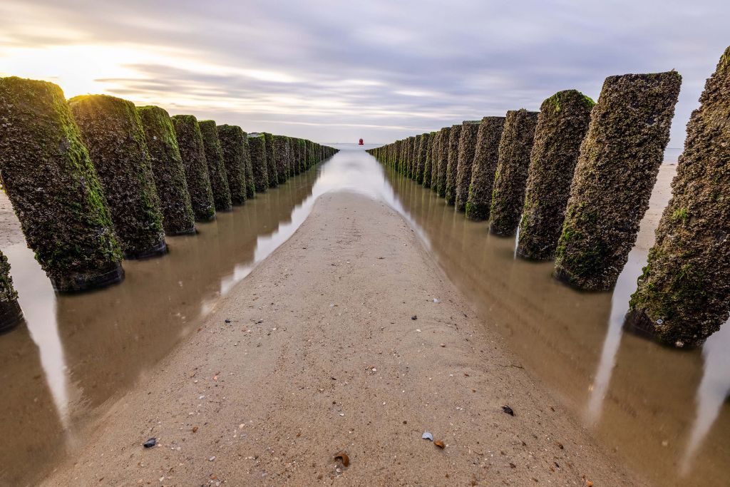 Road of groynes