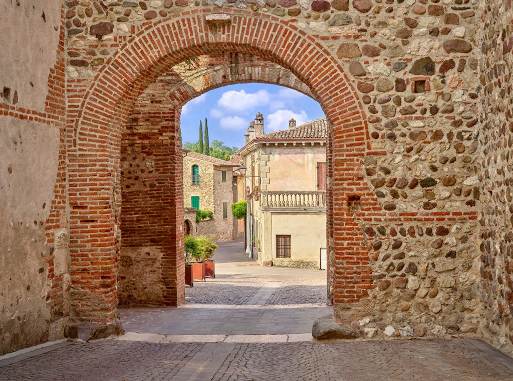 Passage with double arch