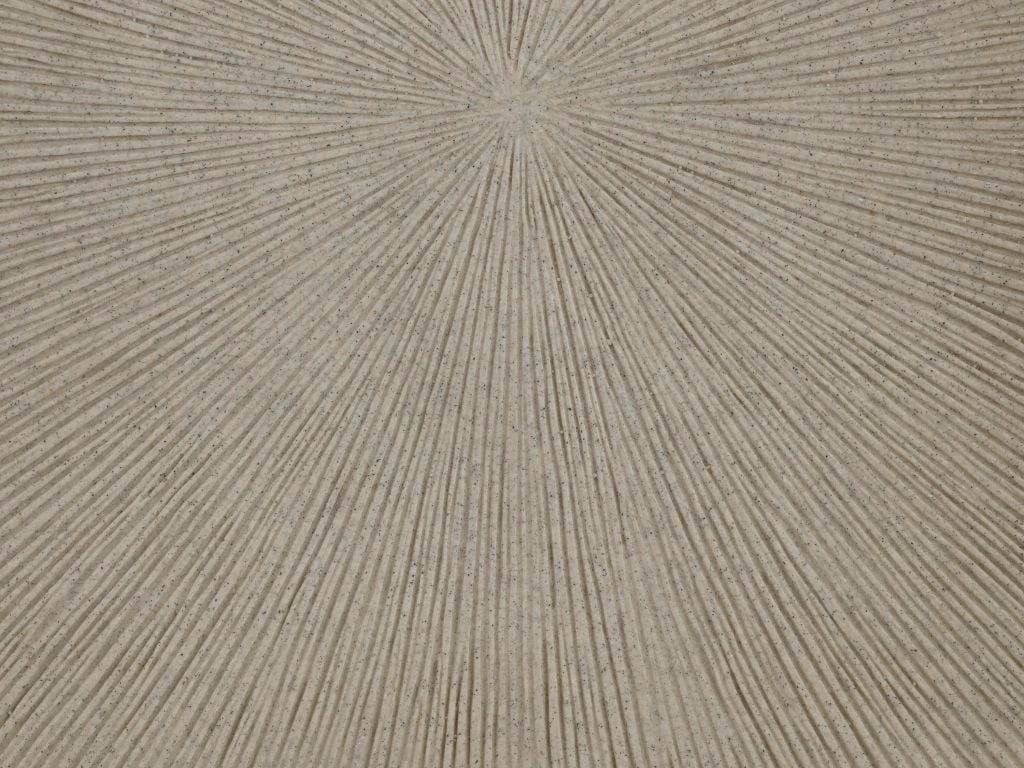 Structure with lines in sand color