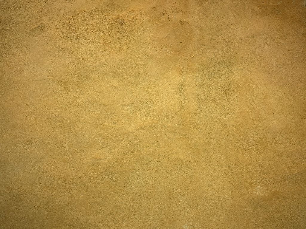 Wall in ochre yellow