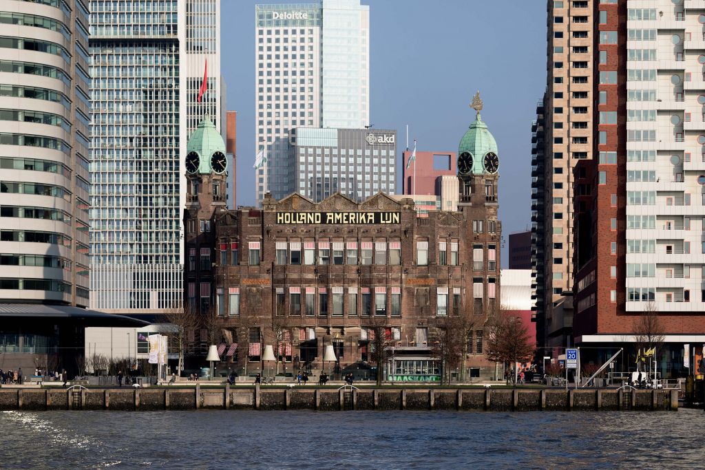 Hotel New York Rotterdam in color