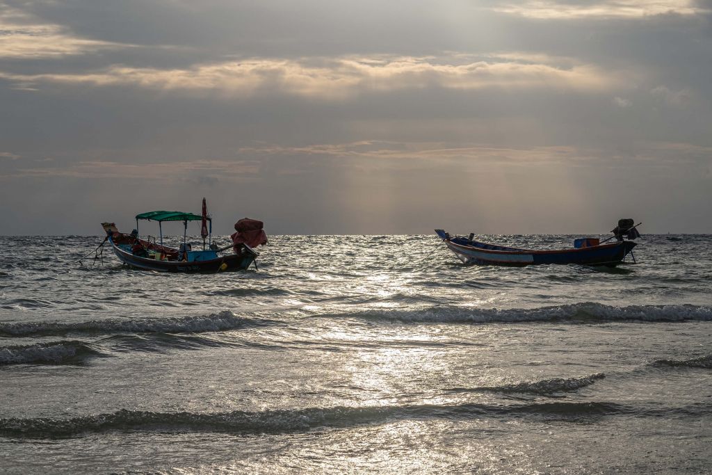 Evening falls in Kho Pipi Island (Thailand