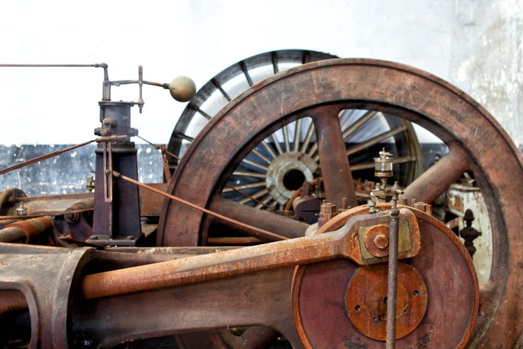 Part of a drive line of a steam engine (B) 