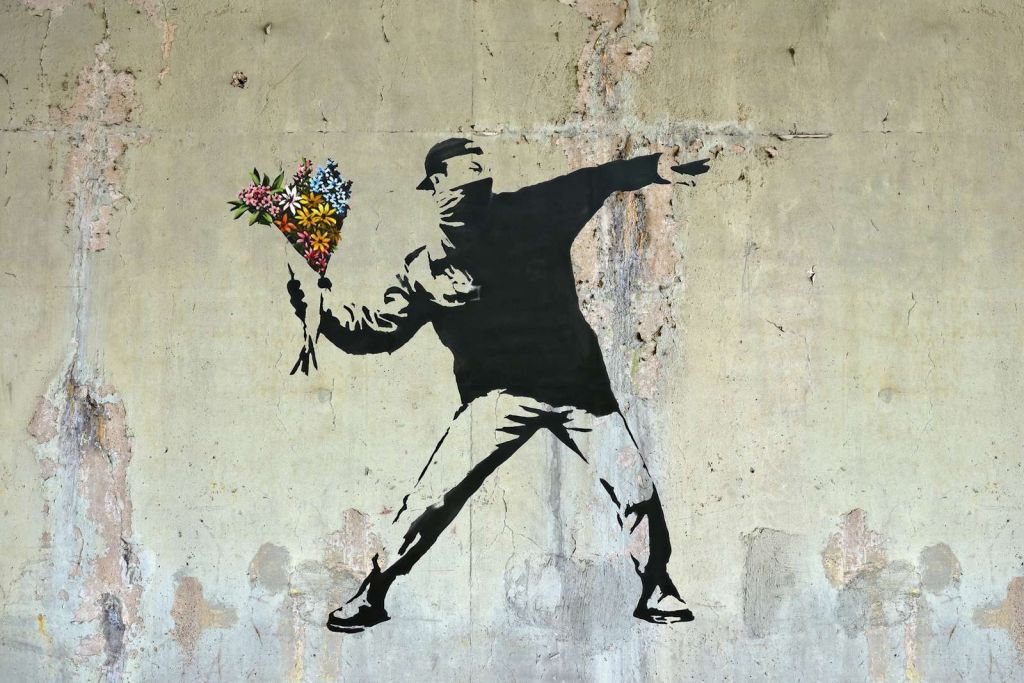 Banksy - Flower thrower, raw concrete
