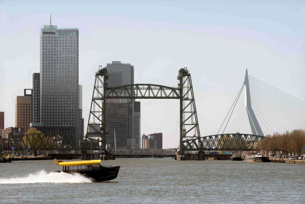 Water transport through Rotterdam