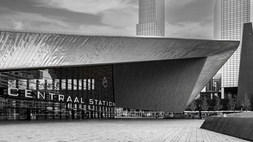 Dynamic Perspective on Central Station