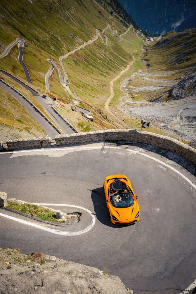 McLaren on Stelviopas - color