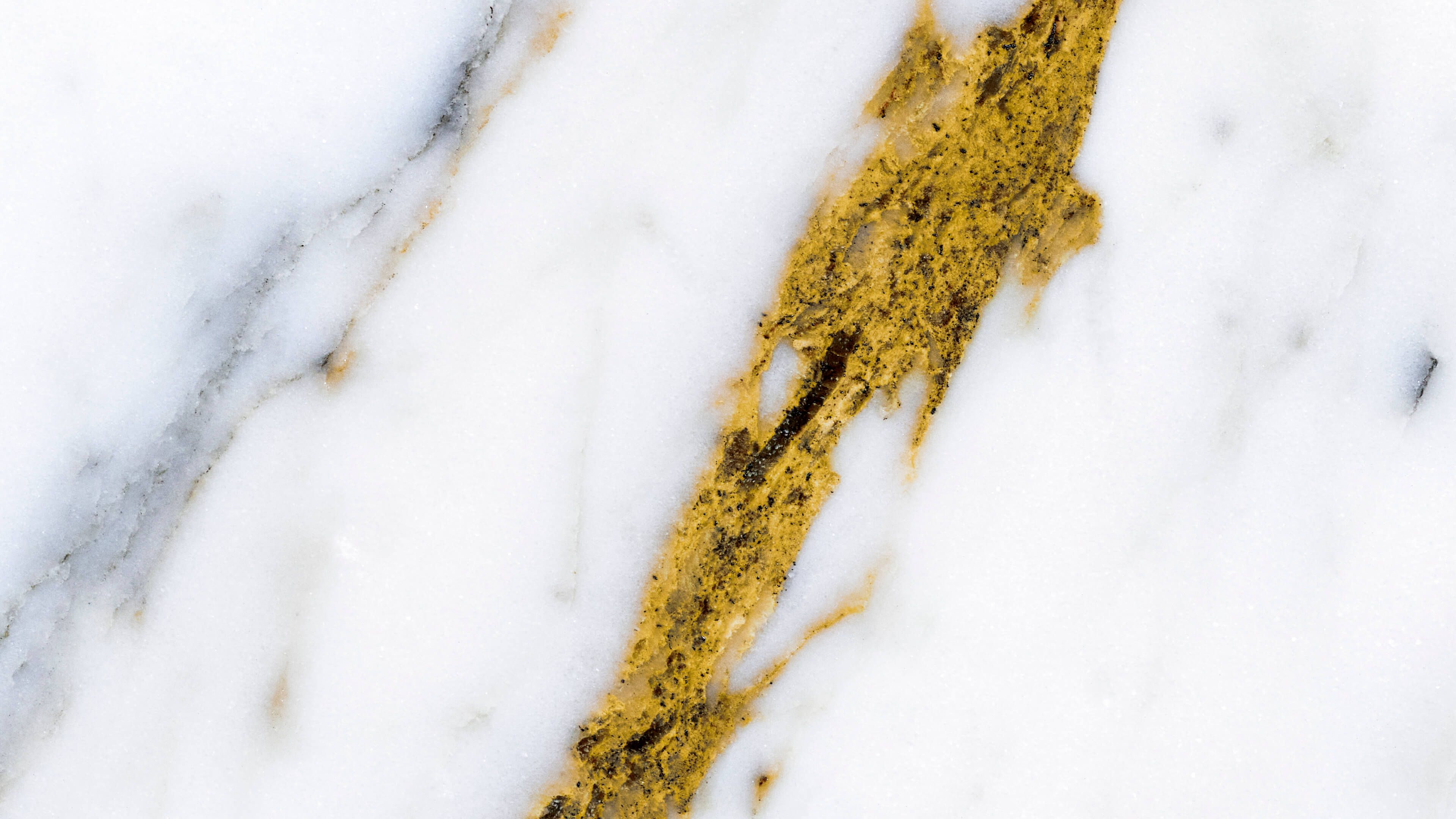 White marble with golden veins - Wallpaper