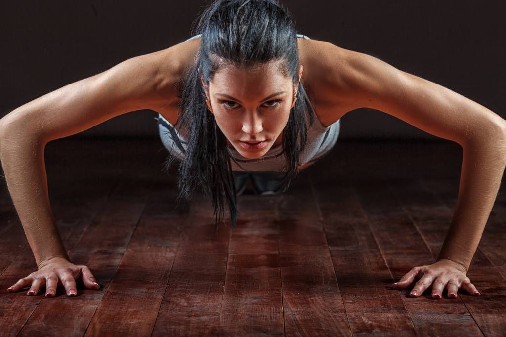 Fitness - Woman doing push-ups - Hobby room