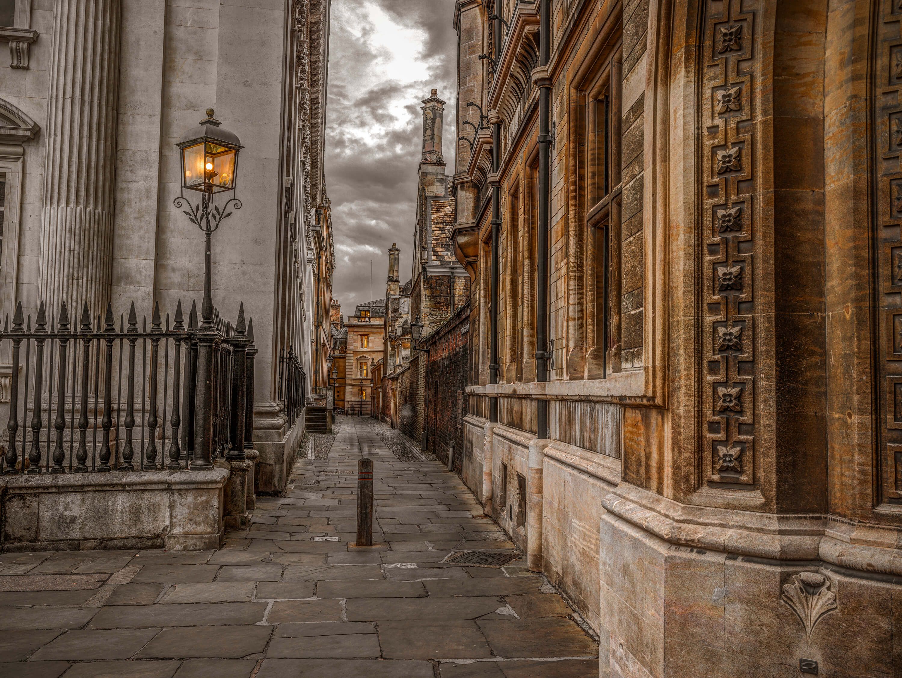 Narrow alley Narrow alley