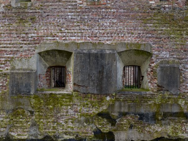 Weathered wall with 2 niches