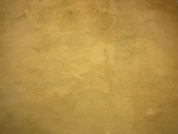 Wall in ochre yellow