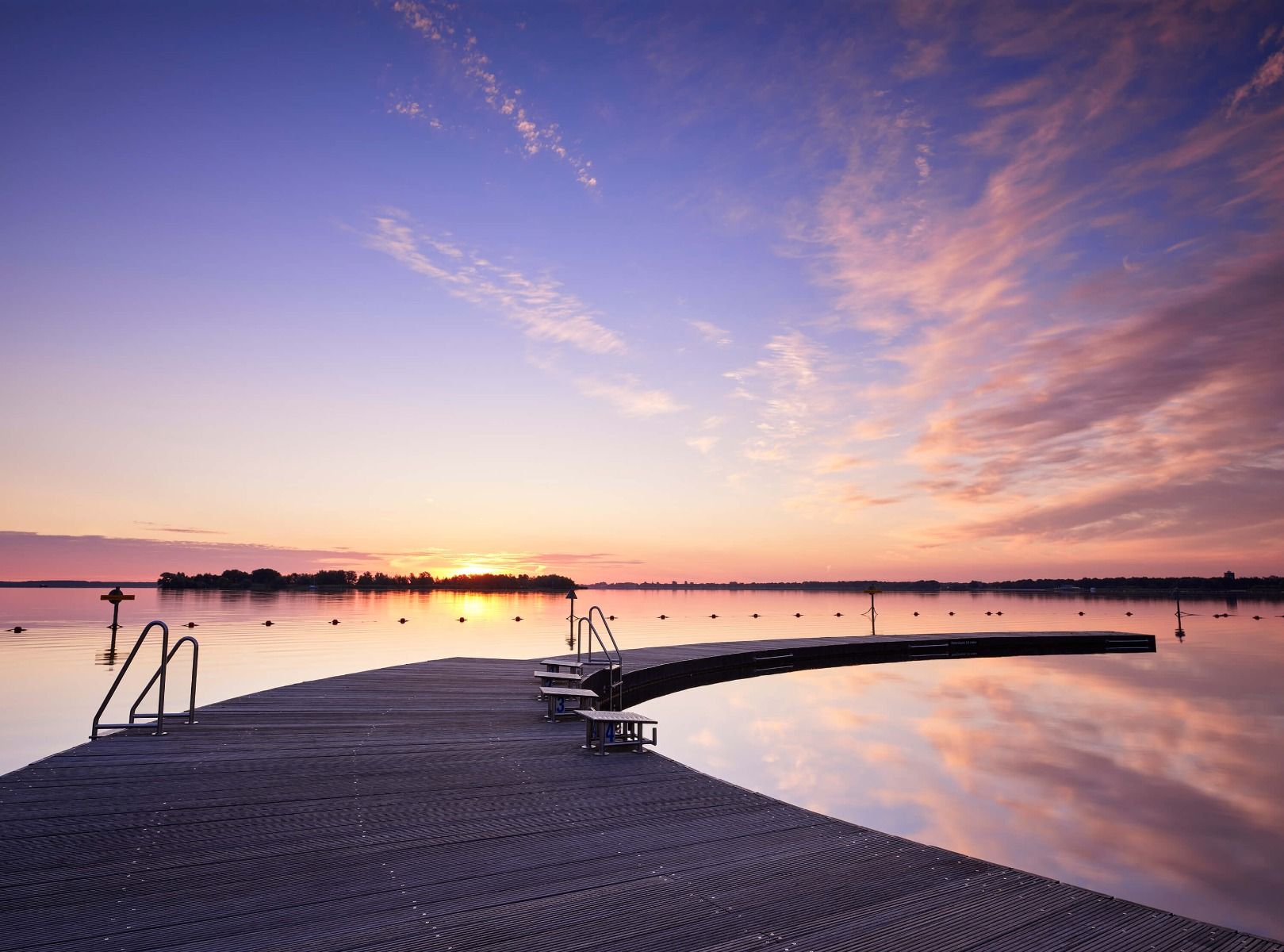 Swimming jetty with starting blocks