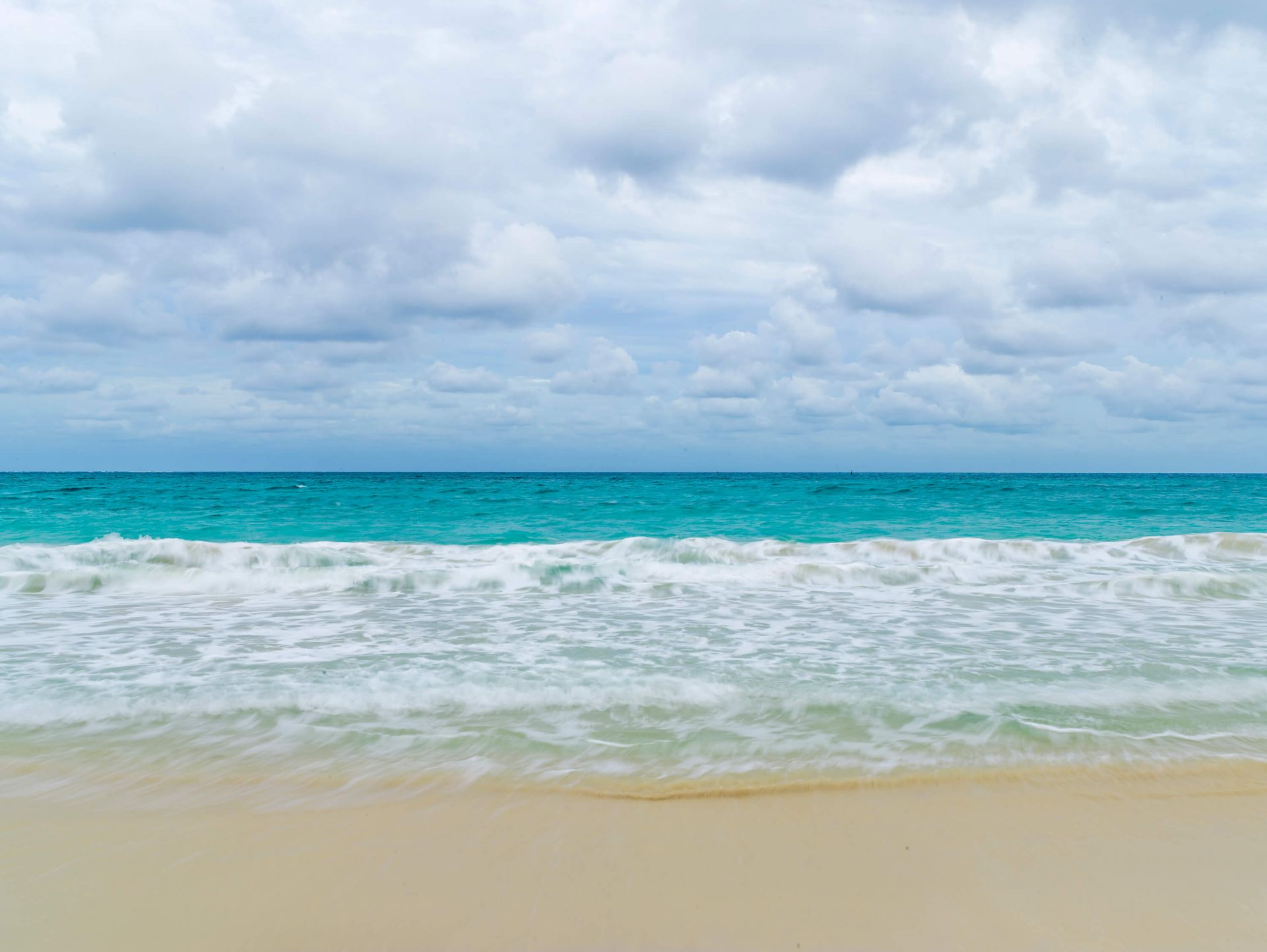 Wavy sea
