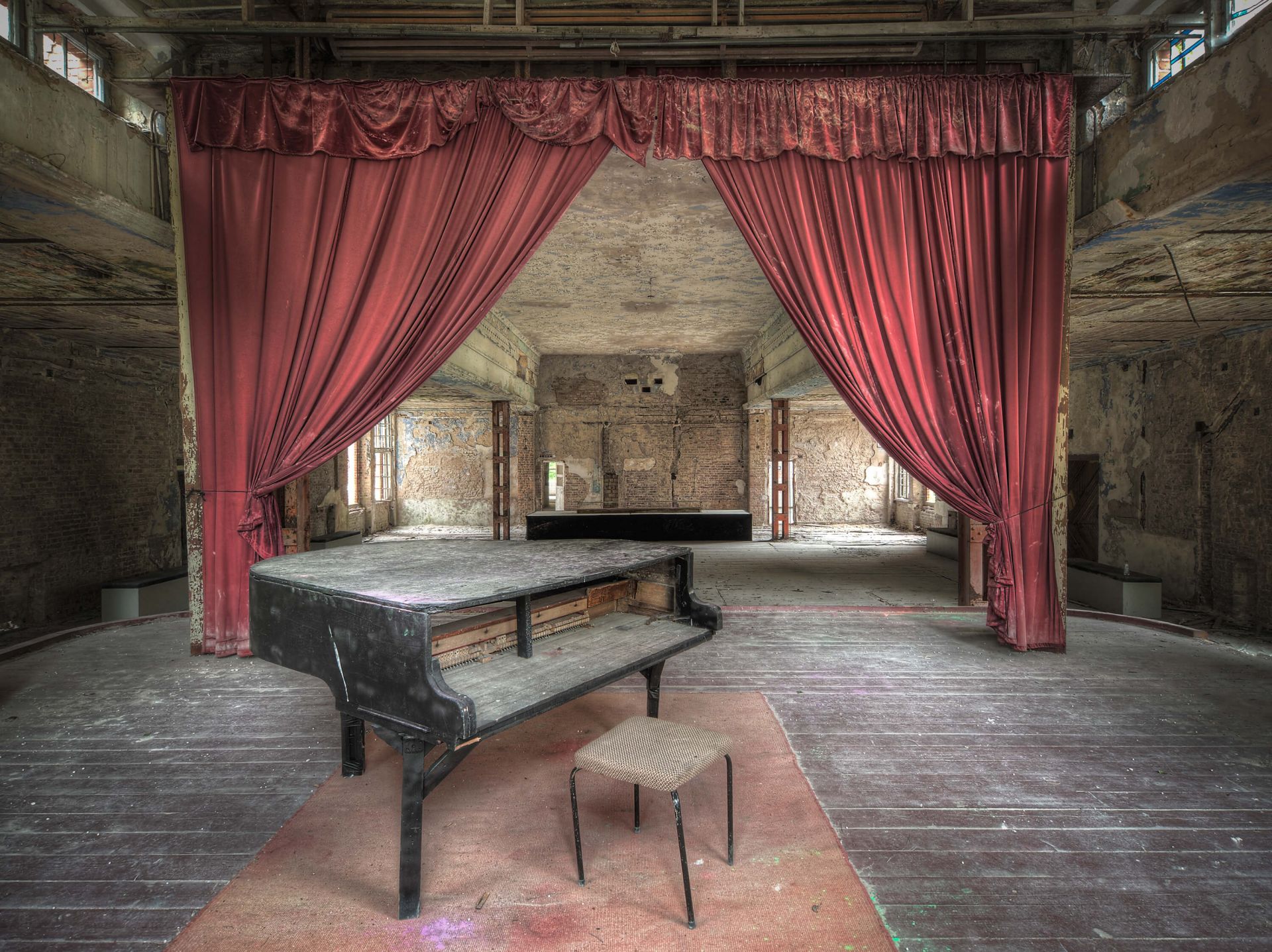 Red Curtains - Wallpaper