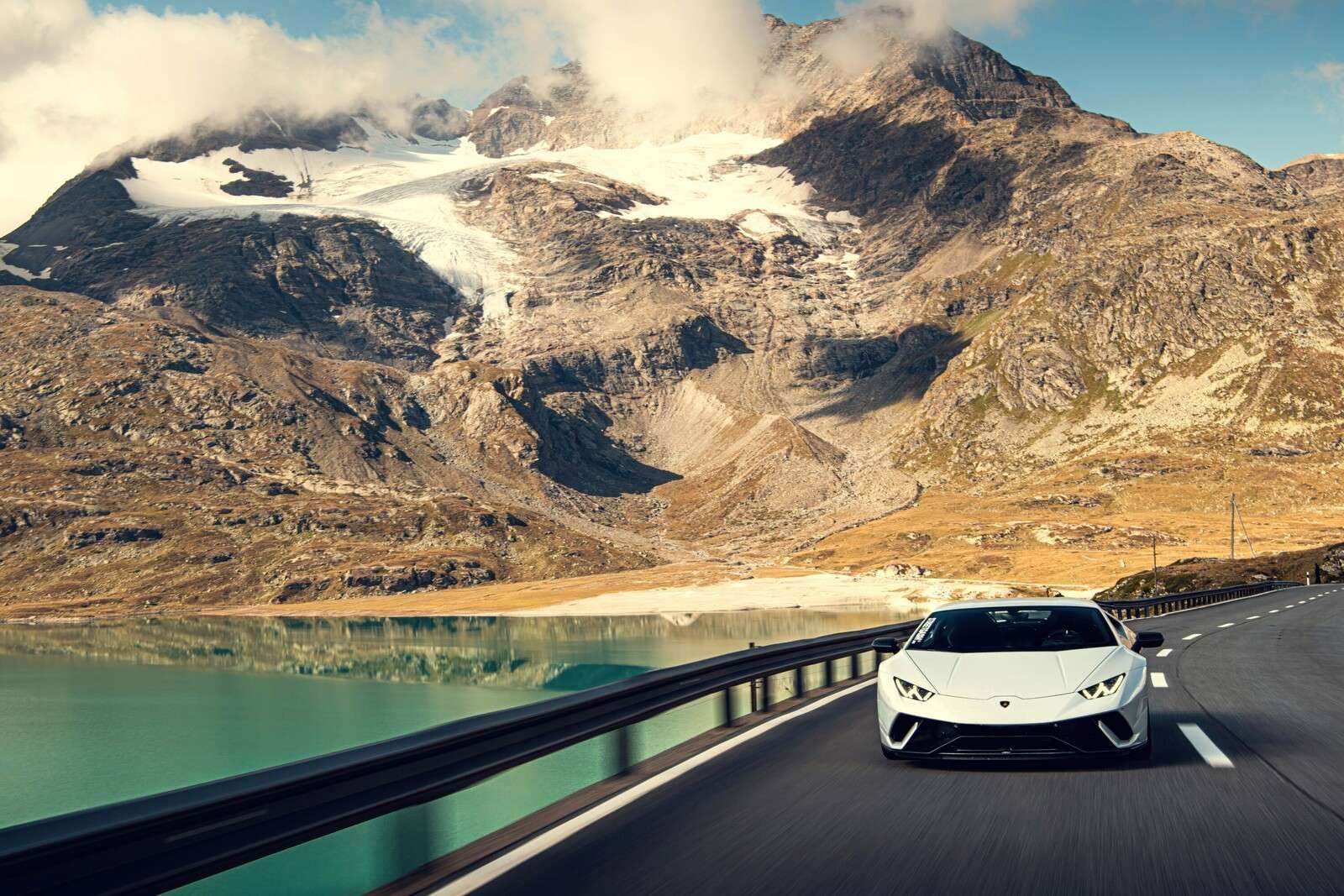 Lamborghini Huracán in the mountains