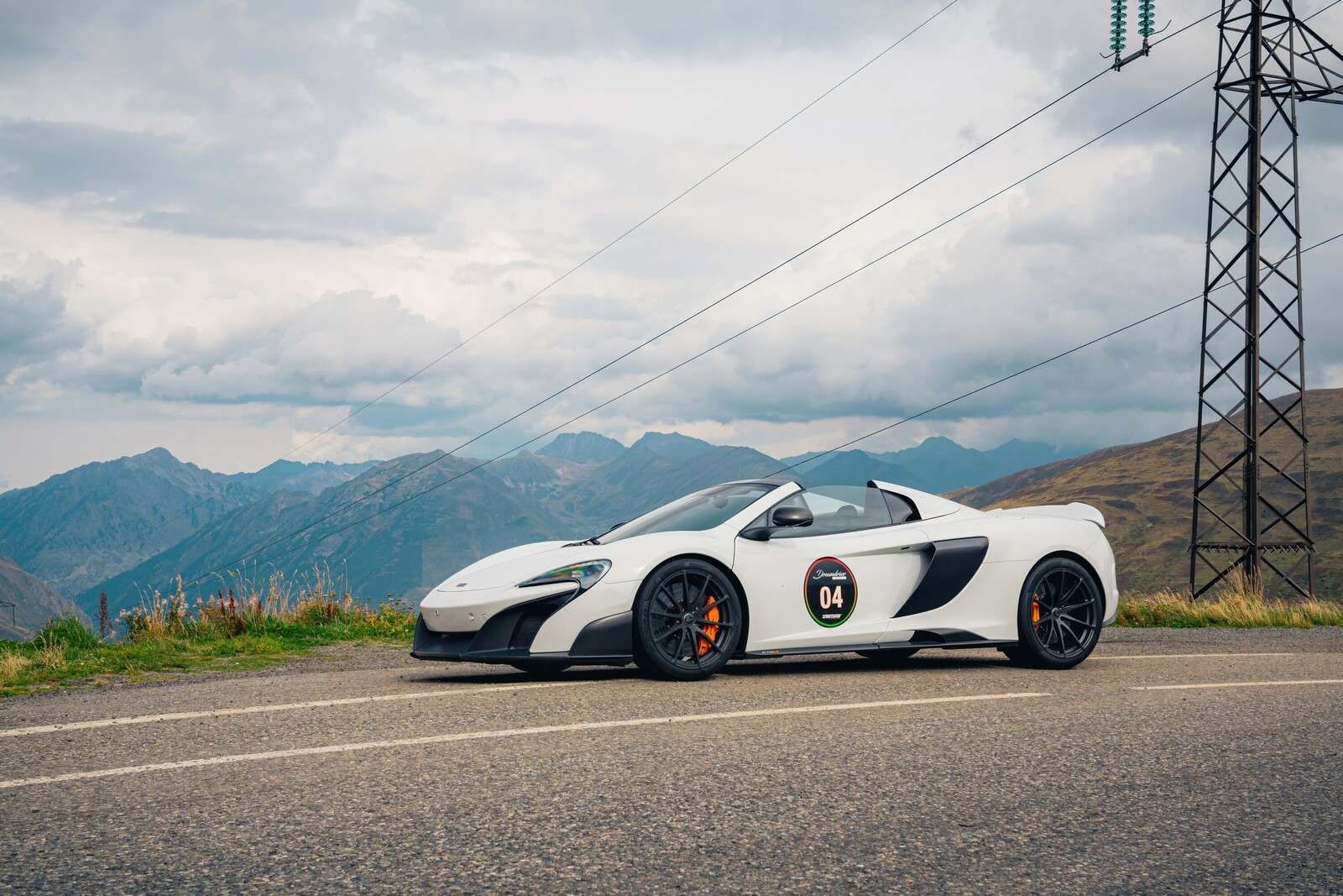 McLaren 675LT Spider Mountain View
