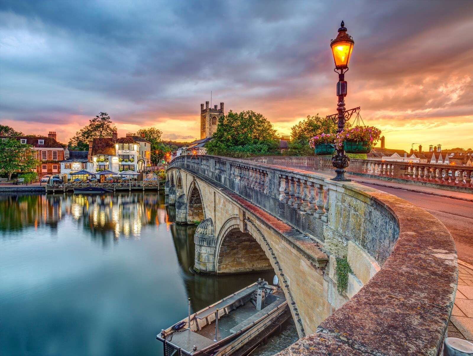 Bridge over Thames river, Henley, Oxfordshire, UK