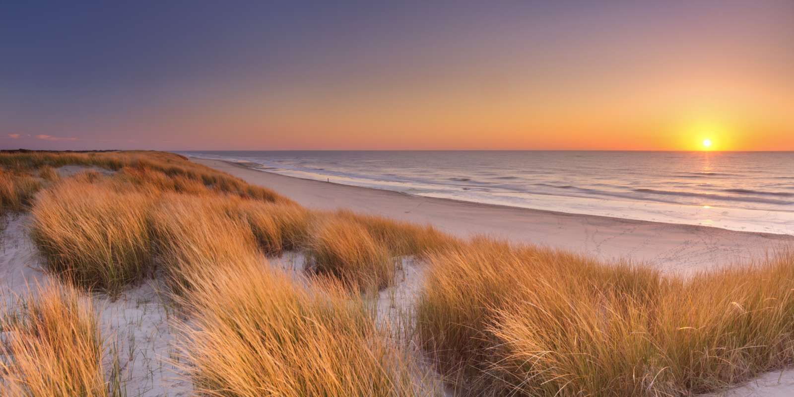 Zonsondergang op de duinen