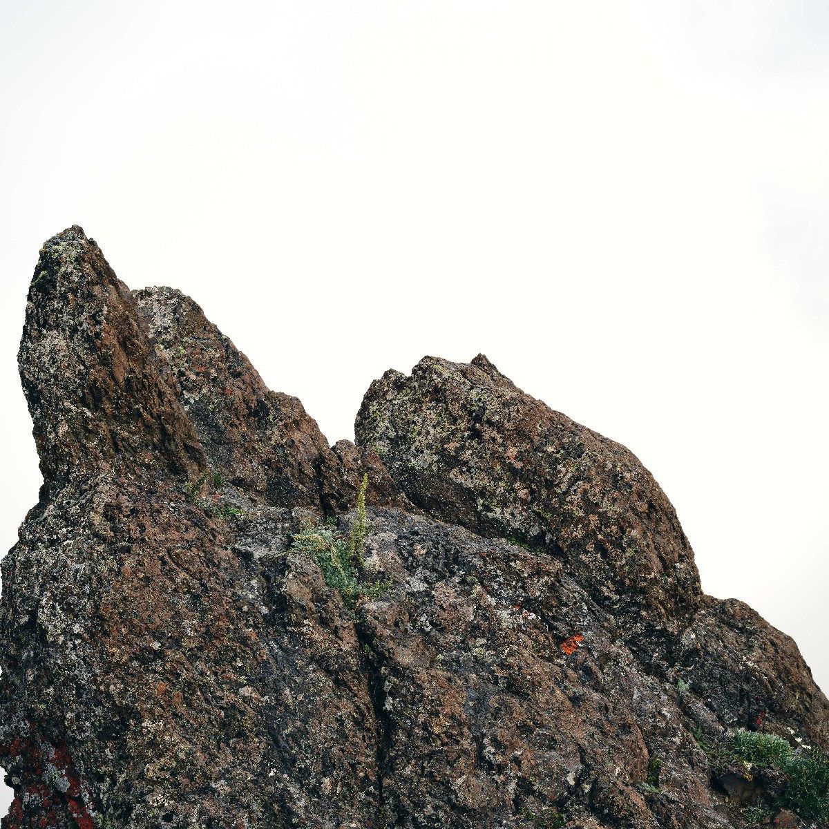 Un rocher dans les nuages