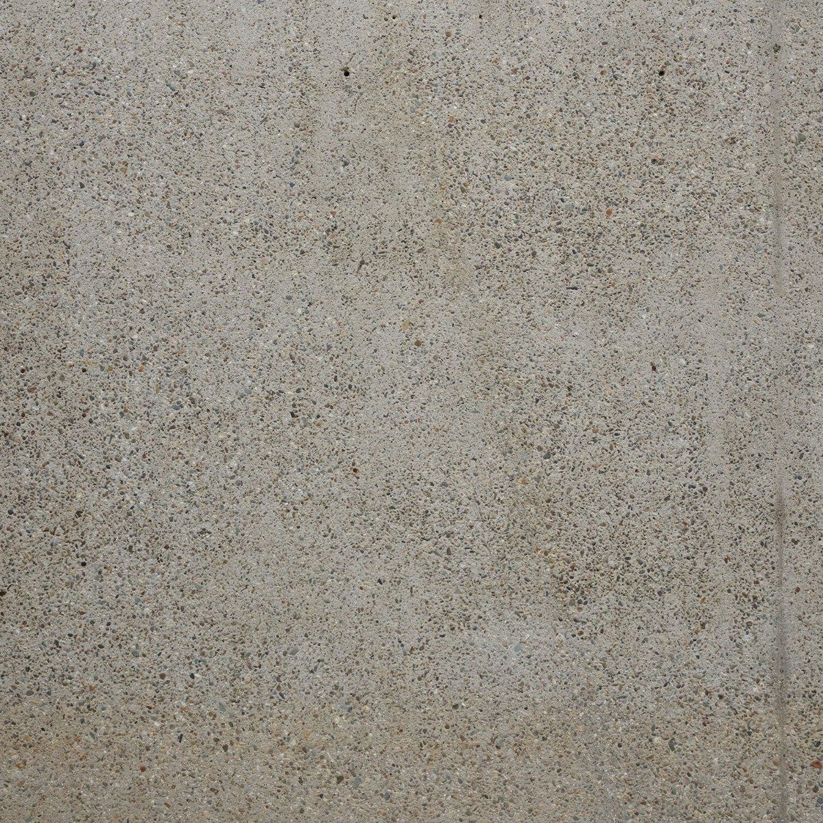 Concrete with coarse stones