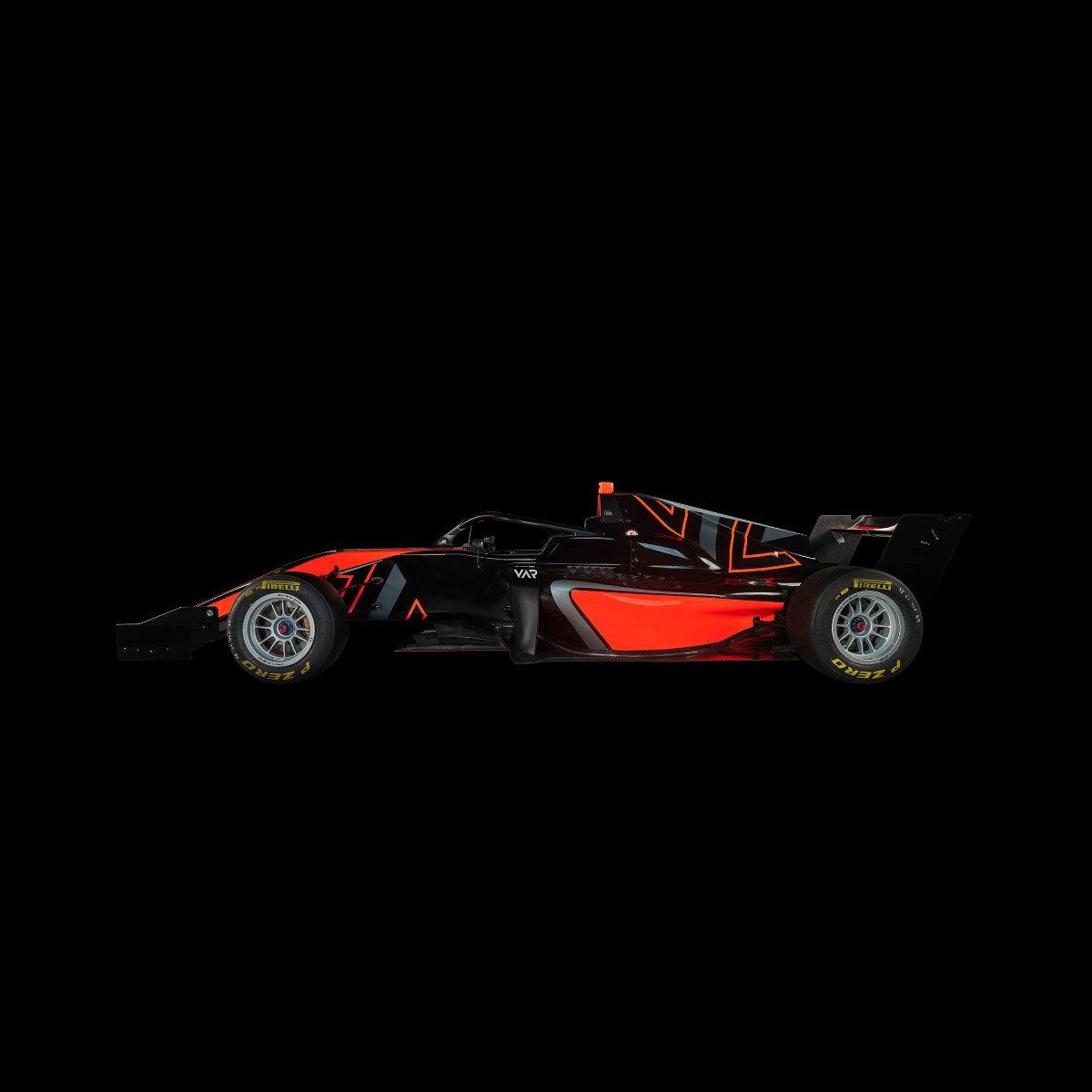 Formule 3 - Lower side view - dark