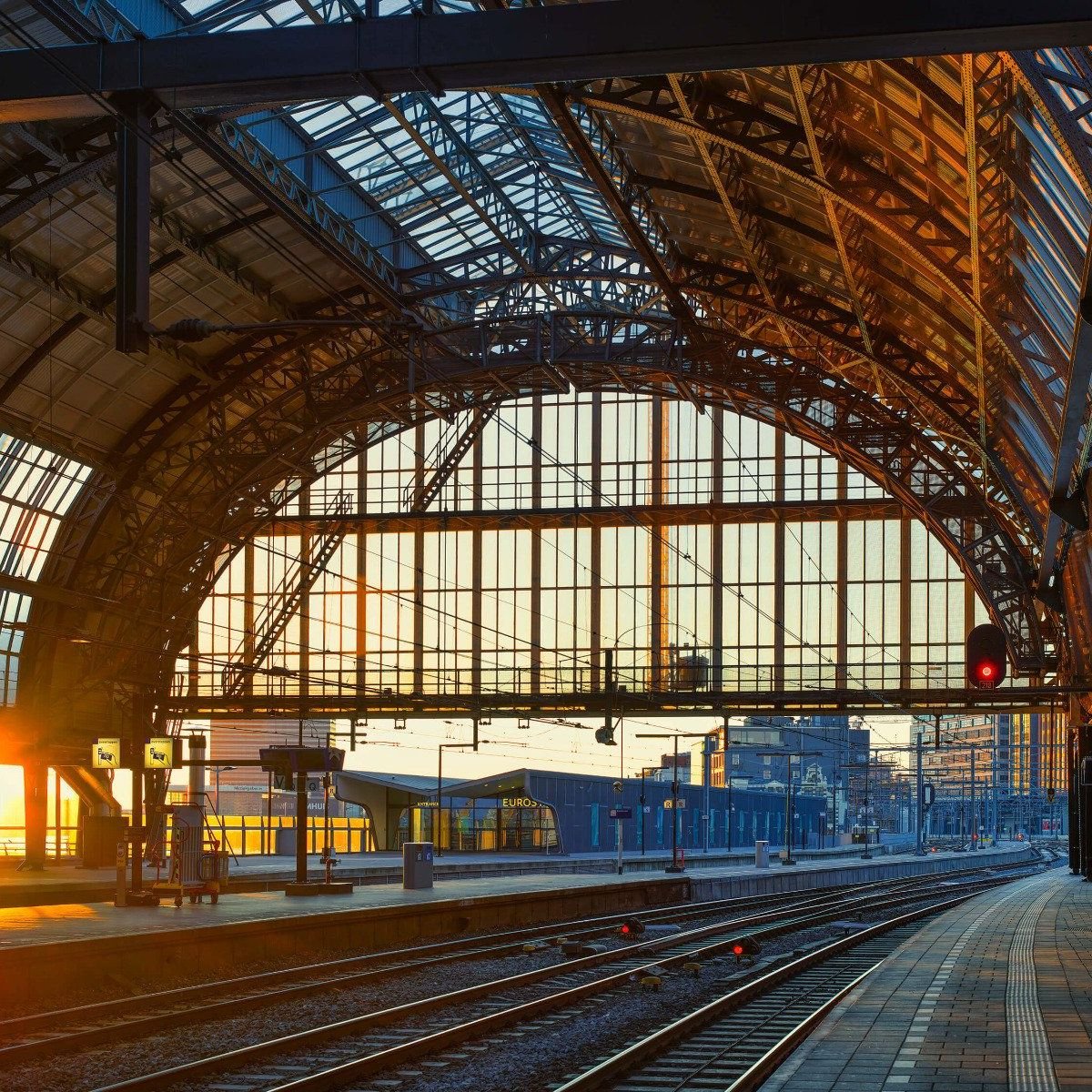 Lever du soleil à la gare