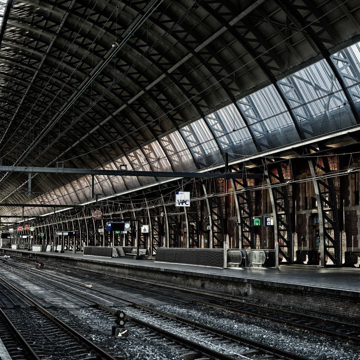 Ein früher Morgen am Bahnhof