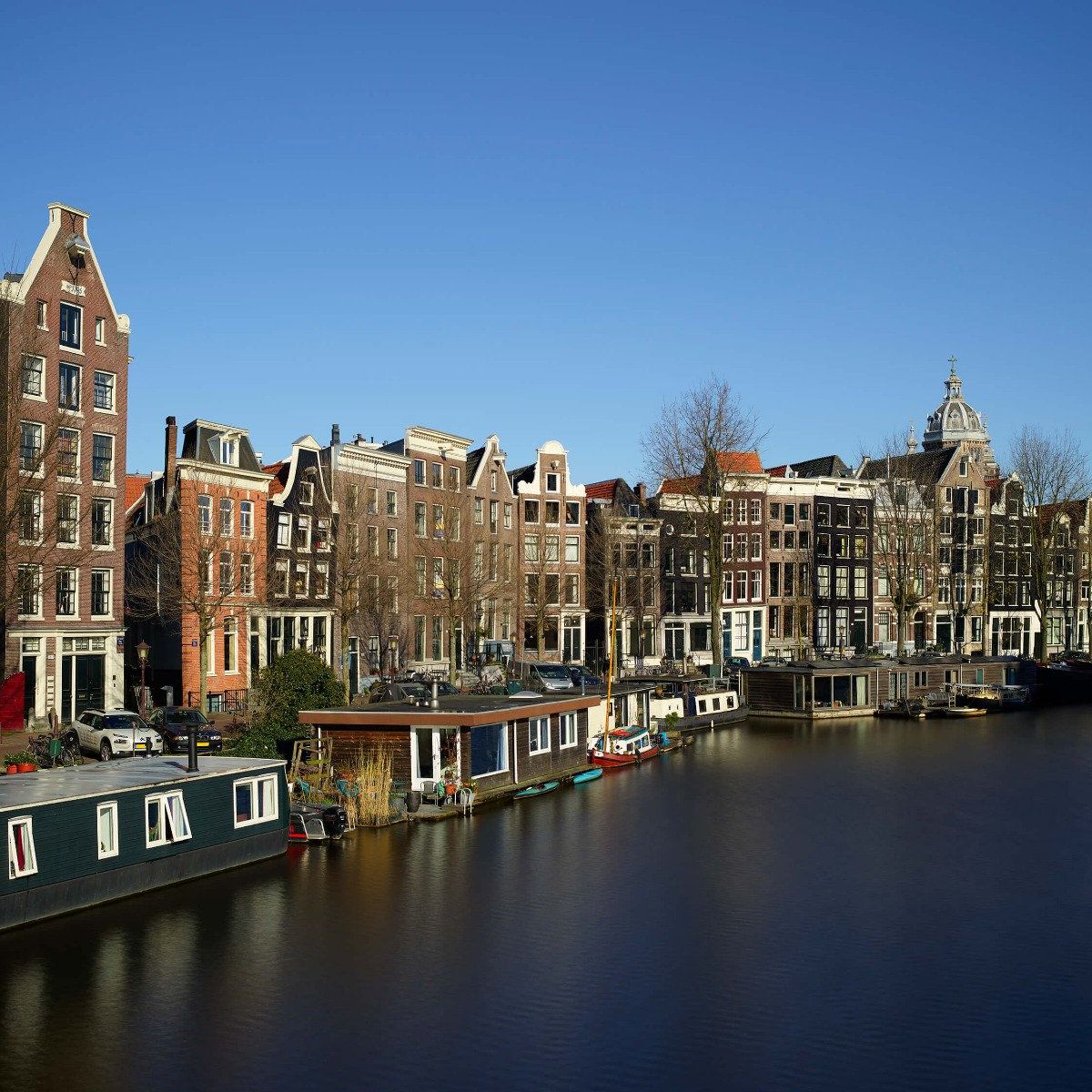 Woonboten langs de gracht