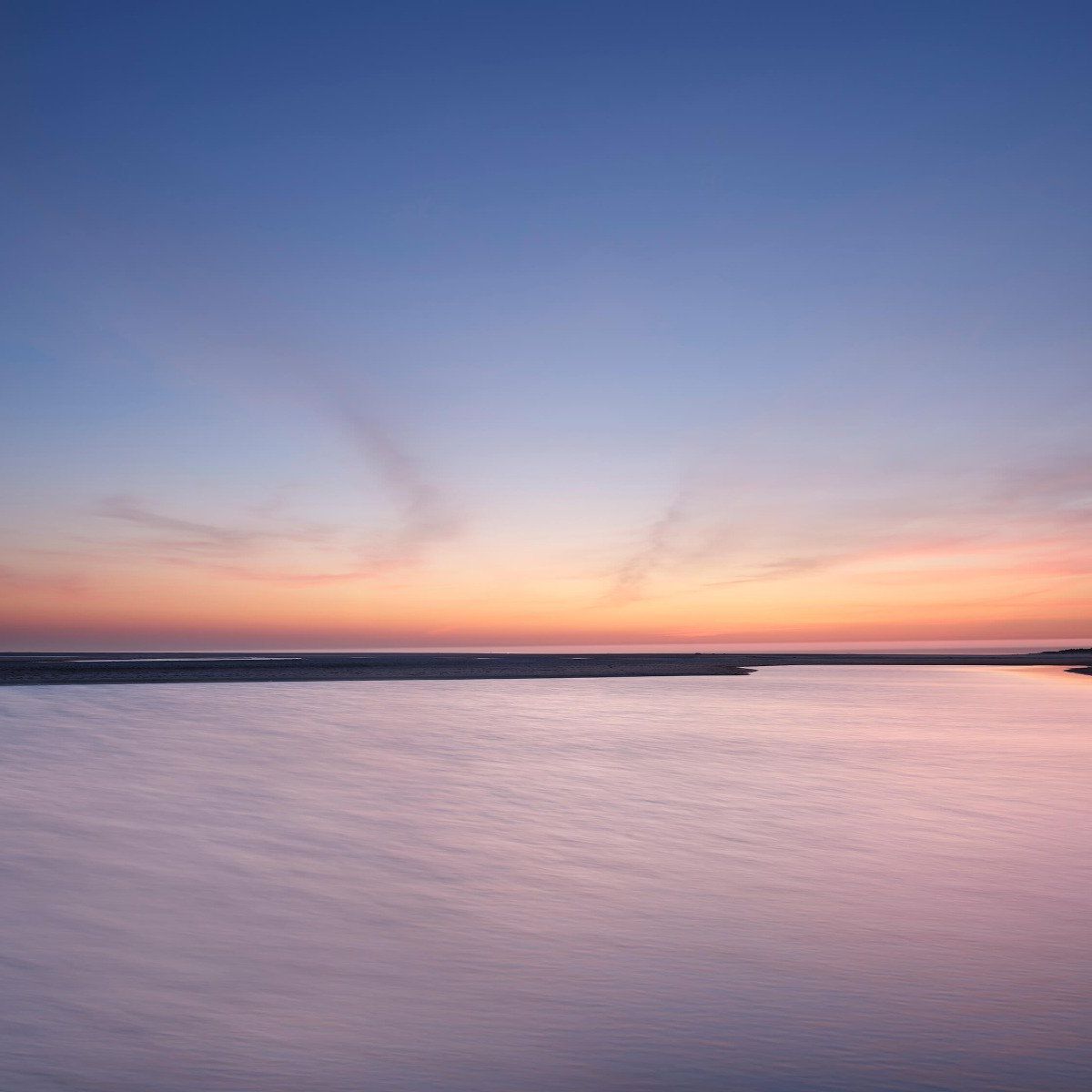 Zonsondergang aan zee