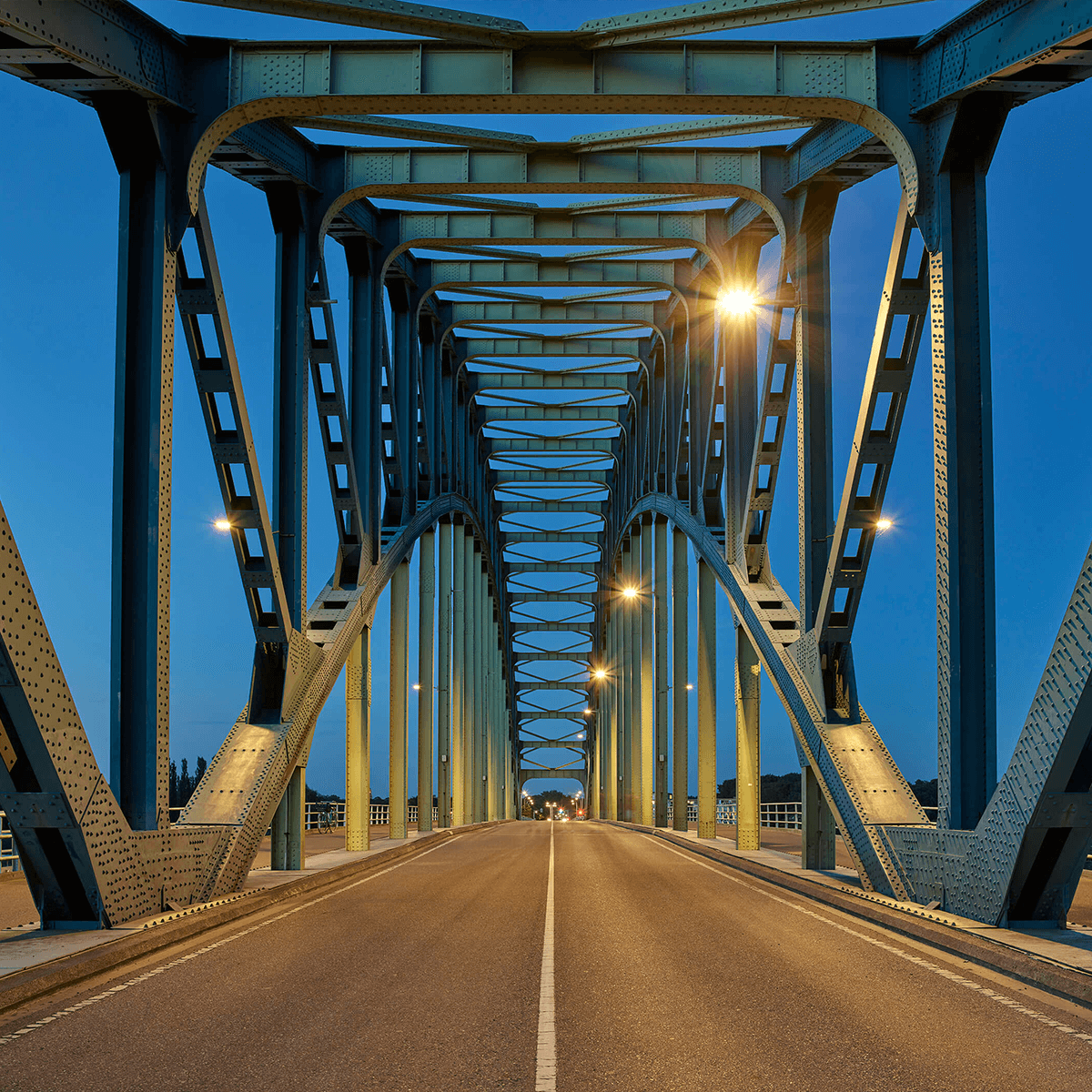 Stalen boogbrug